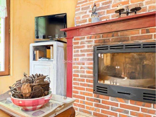 À VENDRE Méréglise 28120 Longère de charme de plain pied entièrement rénovée, vendue meublée, sur plus de 3000 m² de terrain clos