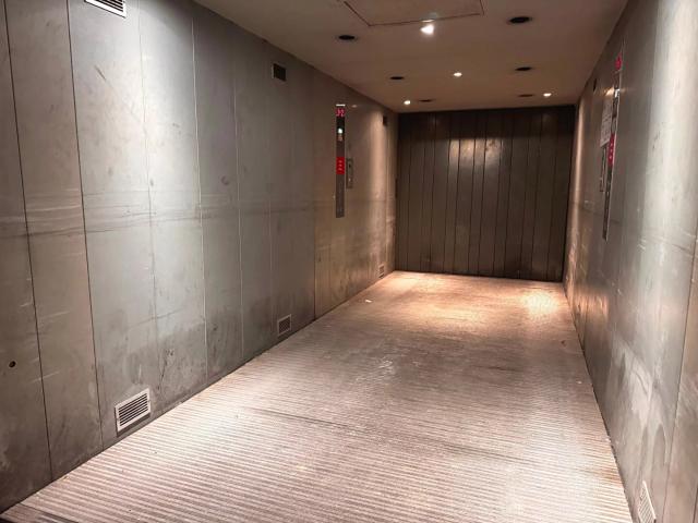 A VENDRE METRO CAMBRONNE Parking couvert 75015 Paris