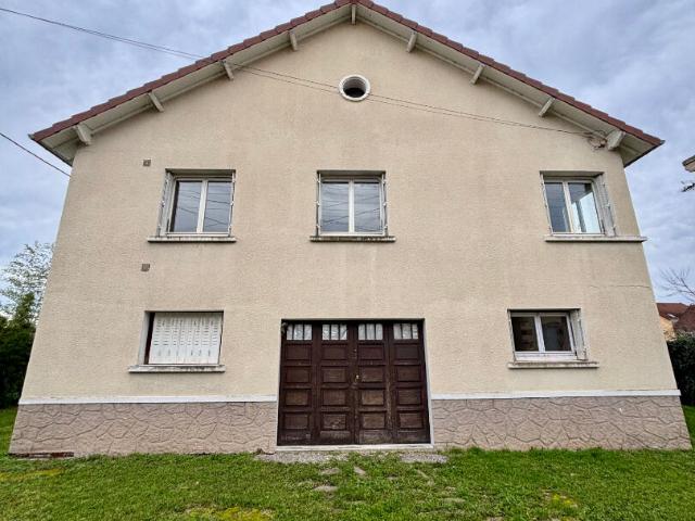 A vendre Montluçon Maison 6 pièce s 186 m2 4 chambres possibilités 5 chambres Terrain de 1161 m2