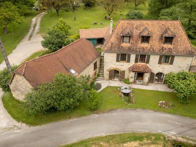 À vendre  Moulin à eau de charme du XVIe siècle en Corrèze, cadre exceptionnel et potentiel rare