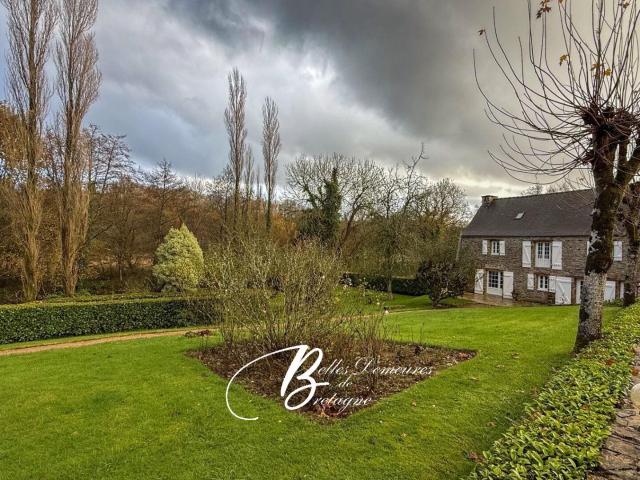 A vendre moulin et ses dépendances dans un petit hameau Fini. 174m² Sizun