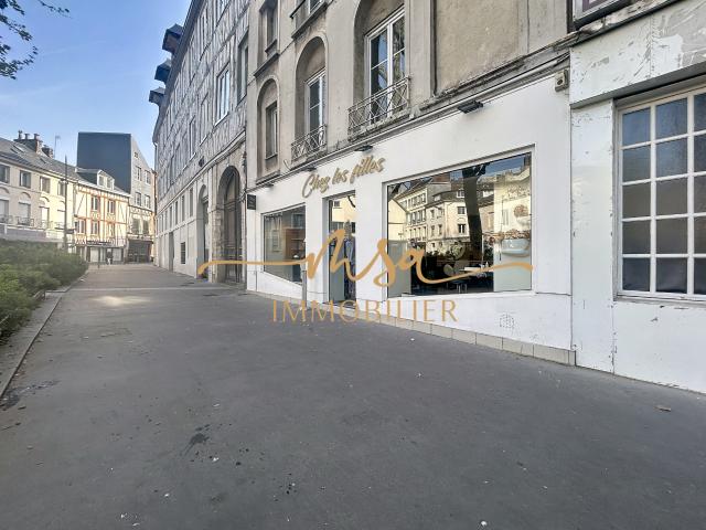 A VENDRE = MURS COMMERCIAUX = EMPLACEMENT QUALITATIF = PLACE HENRI IV