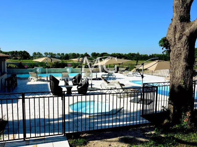 À Vendre – Murs Commerciaux Hôtel / Gîtes / Hôtel Restaurant. 2300m² Arles