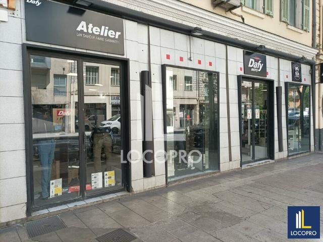 A VENDRE MURS COMMERCIAUX LIBRES 208 M2 NICE RIQUIER