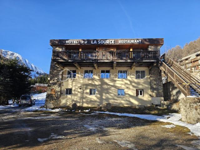 À VENDRE – MURS D’HÔTEL – LA FOUX D’ALLOS ALPES DU SUD