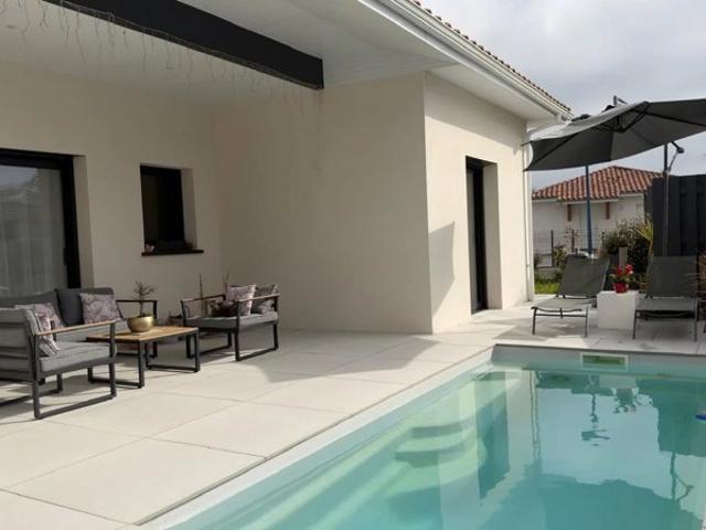 A VENDRE NARROSSE CONTEMPORAINE 3 CHAMBRES + PISCINE + GARAGE