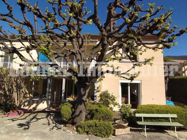 À VENDRE NYONS GRANDE VILLA DE 1960 200M2 6 CHAMBRES TERRAIN 603M2