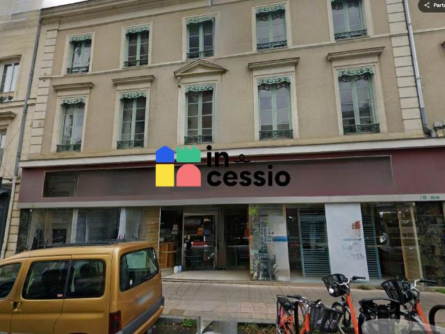 ? À VENDRE ou À LOUER – IMMEUBLE MIXTE D'EXCEPTION A