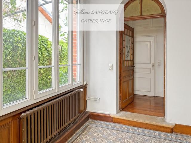 À vendre Oyonnax Centre 01100 – Demeure bourgeoise de cara. 207m² Oyonnax
