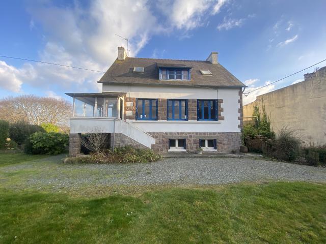 A VENDRE, PAIMPOL, Maison 129m2, proche mer, sur jardin constructible de 1293 m2
