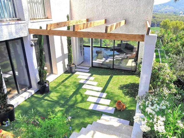 À vendre: partie supérieure d'une villa à Cassis avec jardi. 214m² Cassis