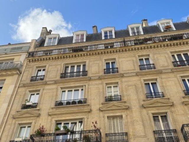A VENDRE PARIS VIII ième Saint Augustin appartement 2 ch