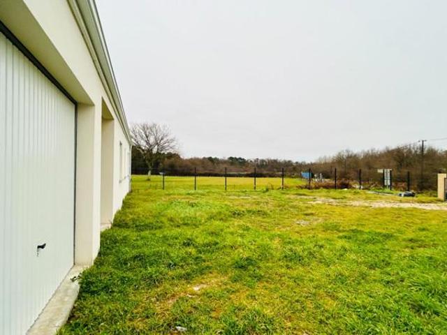A VENDRE PAVILLON DE PLAIN PIED DE TYPE 4 SUR JARDIN CLOS SECTEUR SAINT ANDRE DE CUBZAC