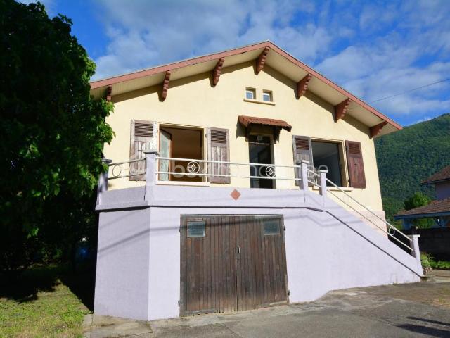 [À VENDRE PEPITE] Maison des années 60 à fort potentiel – Champ sur Drac 38560 Maison à rénover / 4 pièces / 3 chambres / Grand terrain arboré