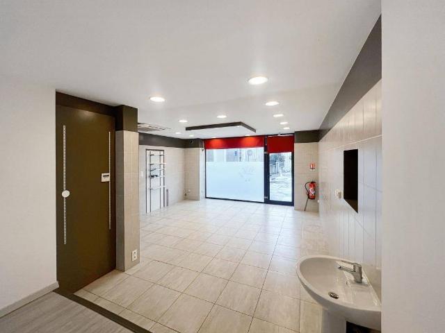 ? À VENDRE – PÉRIGUEUX ? Local commercial rénové – 48,78 m²
