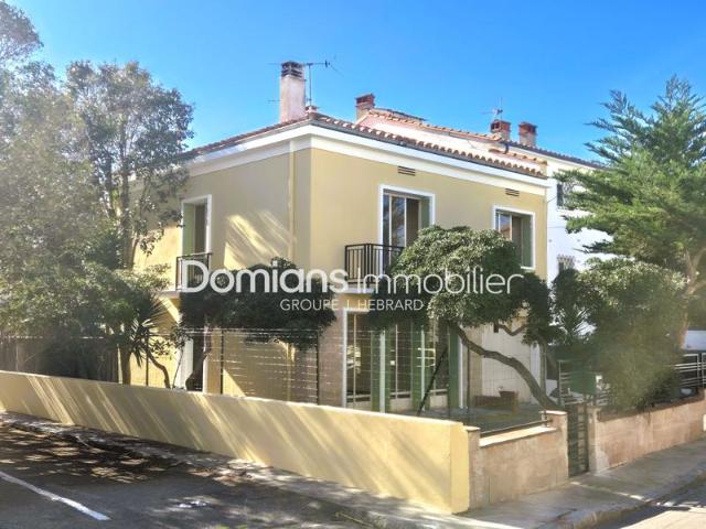 A VENDRE PERPIGNAN MAISON DE VILLE AVEC GARAGE ET JARDIN