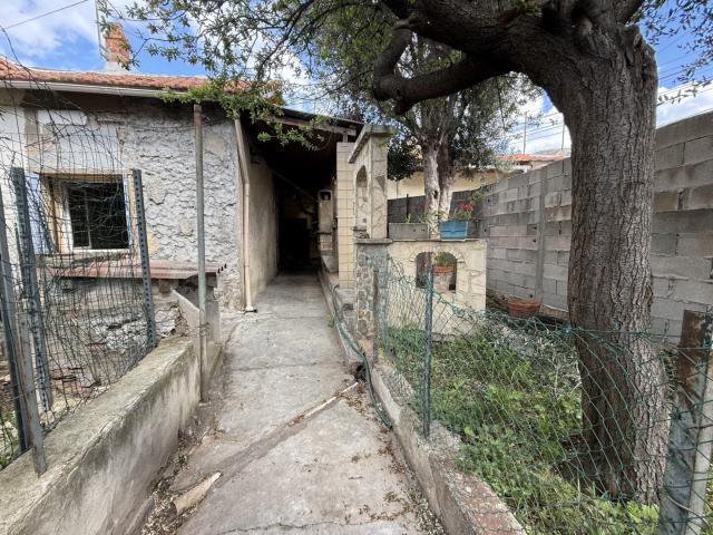 À VENDRE: Petite maison à rénover dans les hauteurs de l’Estaqu