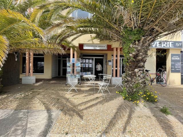 A vendre. Port de SAINT CYPRIEN 66750. local commercial