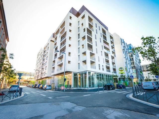 A VENDRE POUR INVEST LMNP SENIOR: Appartement 2 pièce s de 36.25 m2 + 10m2 de terrasse et 1 parking situé à Marseille 13003