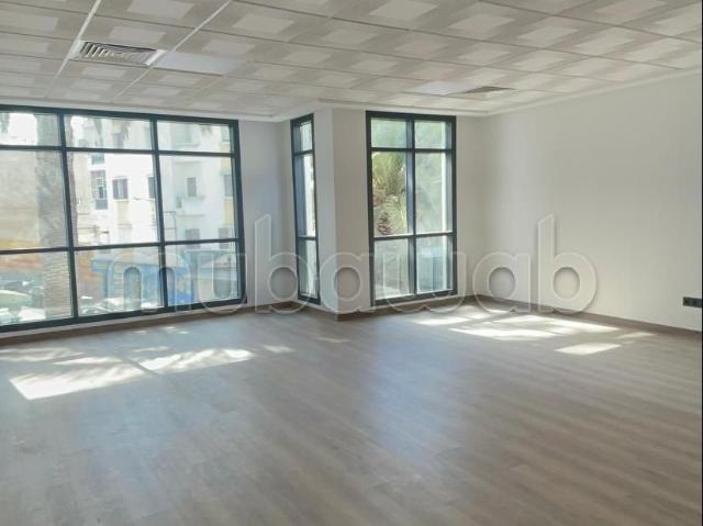 À Vendre – Plateau de 370 m² avec 6 bureaux et terrasse – Emplacement stratégique à Casablanca