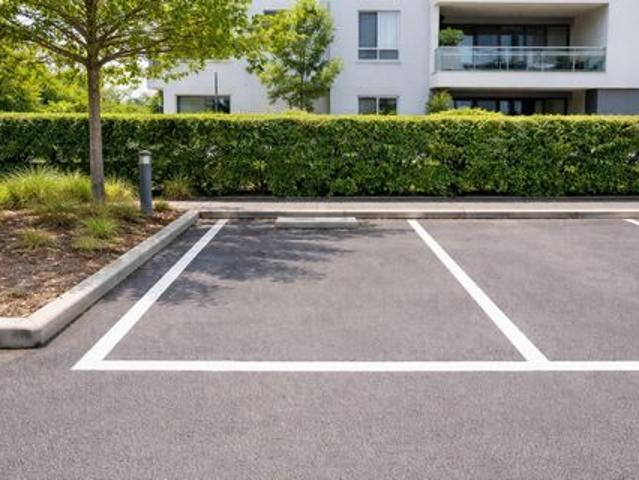 A Vendre place de parking extérieure residence le club 75 33700 Merignac