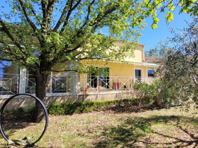 A vendre proche Grignan Maison de plain pied 3 chbres terrain 1920m²