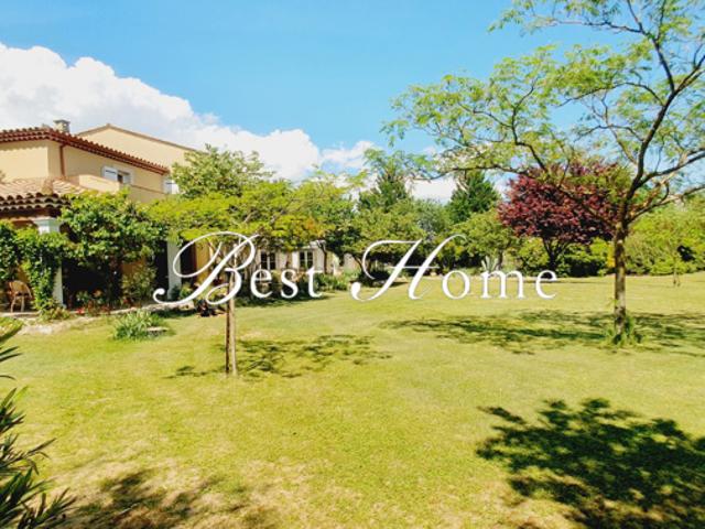 A vendre Proche Nîmes villa de style bastide de 230 m2 habit