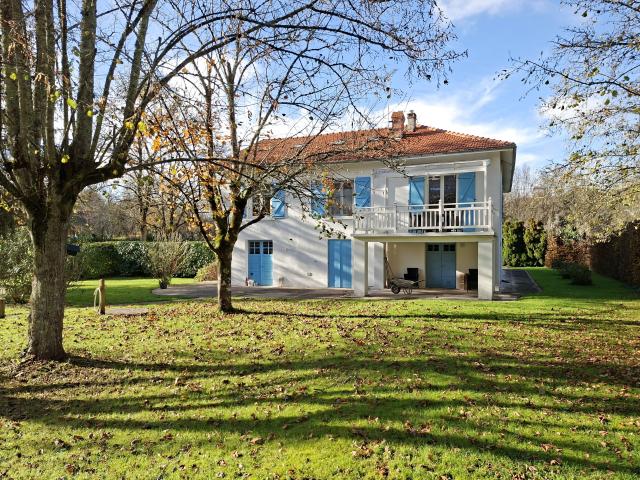 A VENDRE PROPRIETE 5 CHAMBRES A SAINT ASTIER