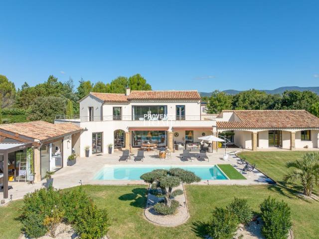 A Vendre Villa D'architecte Lumineuse Avec Piscine Roussillo. 279m² Roussillon