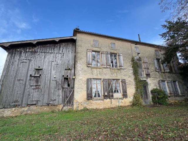 À vendre Propriété à rénover avec dépendances PONDAURAT 33190