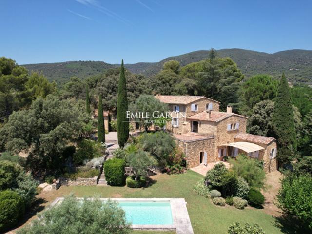 A vendre Propriété ancienne et sa vue à 360 degrés A Lourmarin