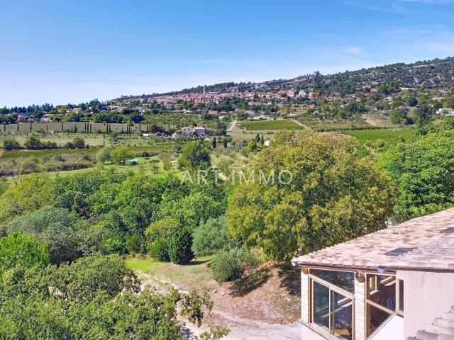 A Vendre Propriete Avec Vue Sur Le Village A Saint Saturnin. 177m² Saint Saturnin lès Apt