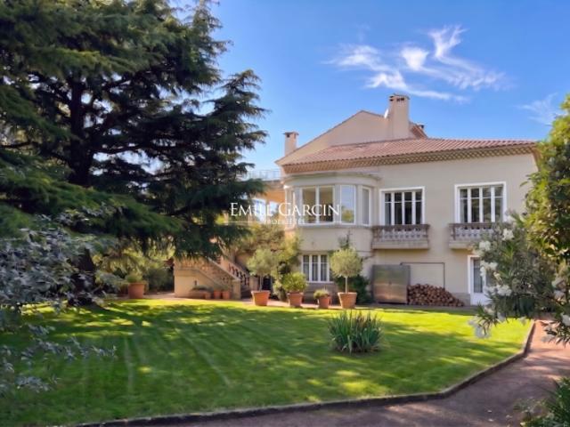 A vendre Propriété avec piscine ¦ Domaine privé ¦ 674 m² habitables ¦ Terrain 2 418 m² Marseille 12ème 13012