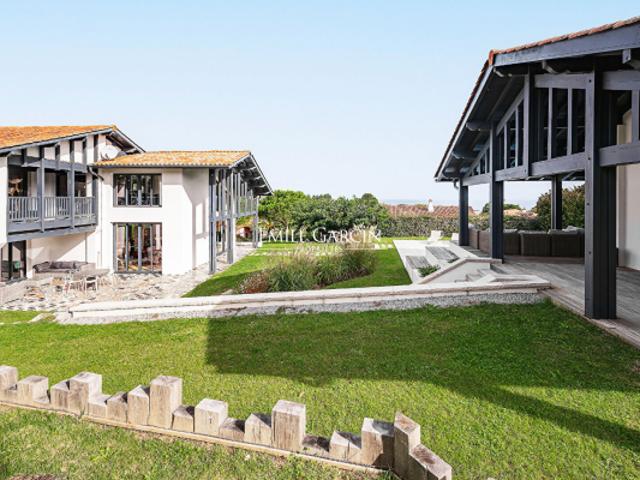 A vendre Propriété avec piscine et vues océan Saint Jean de Luz