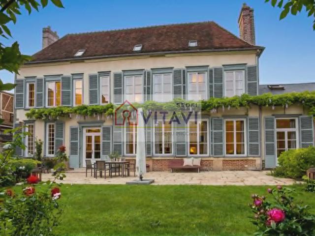 A VENDRE PROPRIÉTÉ D’EXCEPTION AU CŒUR DE BEAUVAIS