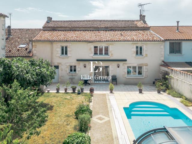 A VENDRE PROPRIETE D'EXCEPTION 265 M2 CHATEAUNEUF SUR CHARENTE