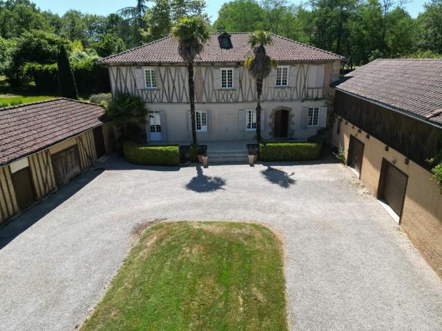 A vendre, propriété d'exception à 25 km d'Auch 263m² Berdoues