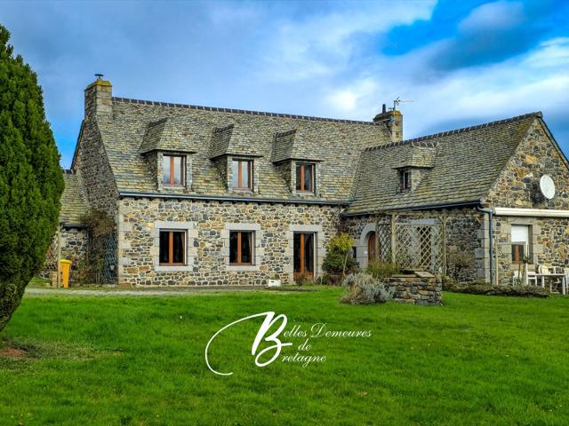 A vendre propriété en pierres volumes généreux et terrain à. 186m² Plédran