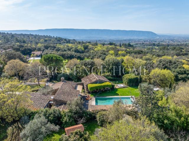 A Vendre Propriete En Pierres Cadre Exceptionnel Au Calme À. 170m² Gordes