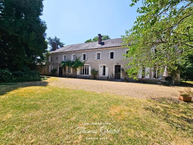 À vendre: Propriété historique du Xiiᵉ siècle de 500 m² sur. 500m² Châteaudun