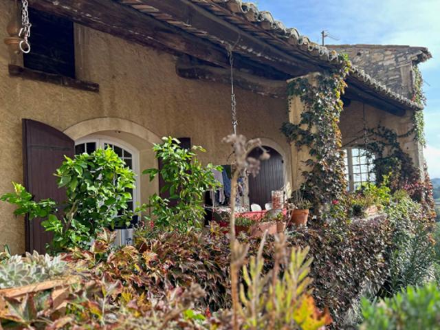 A vendre propriété pleine de charme proche joli village du Gard