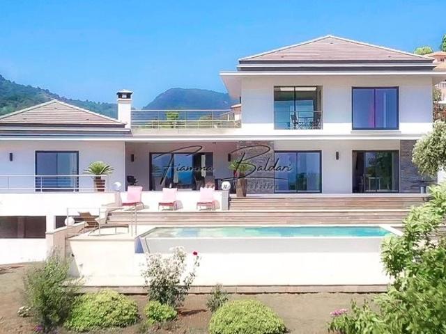 À vendre Propriété Villa d'architecte 225m², Terrain 4 116. 234m² Penta di Casinca