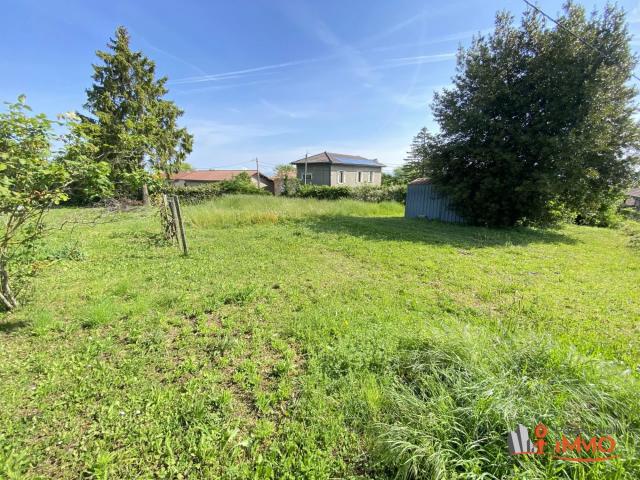 À VENDRE: Rare Terrain Plat de 500 m² – Maubec 38300
