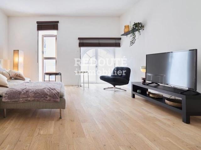 A VENDRE: REIMS CENTRE VILLE APPARTEMENT T3 VILLA M