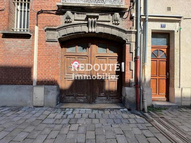 A VENDRE REIMS Docteur THOMAS GARAGE AVEC DEPENDANCES