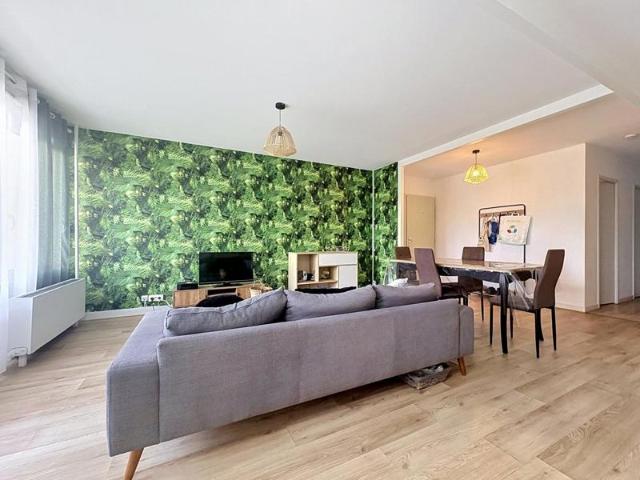 A vendre reims/ proche hopital appartement renove de type 4 balcons