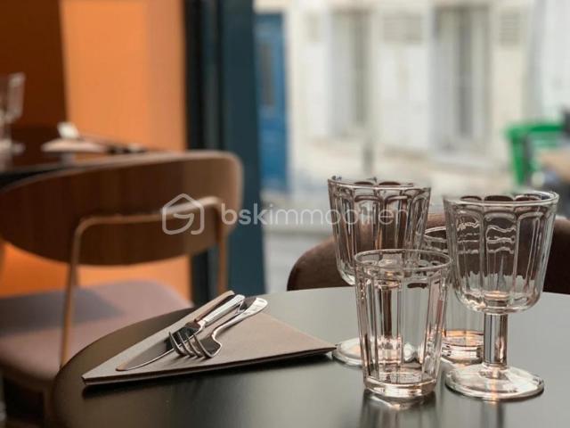 À VENDRE RESTAURANT DANS QUARTIER ANIMÉ