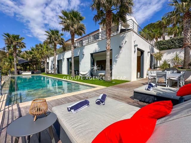 À vendre rez de villa contemporain 300m2 dans une petite copropriété, aux Issambres