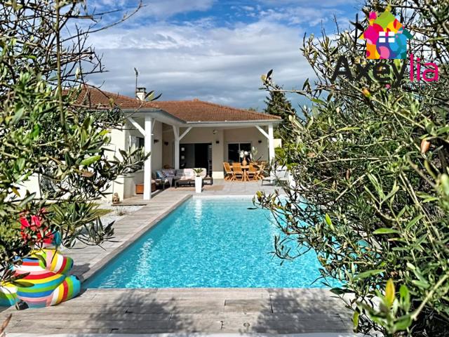 A VENDRE RIORGES MAISON AVEC PISCINE