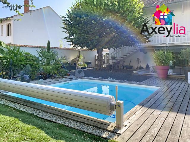 A VENDRE RIORGES MAISON DE VILLE AVEC PISCINE